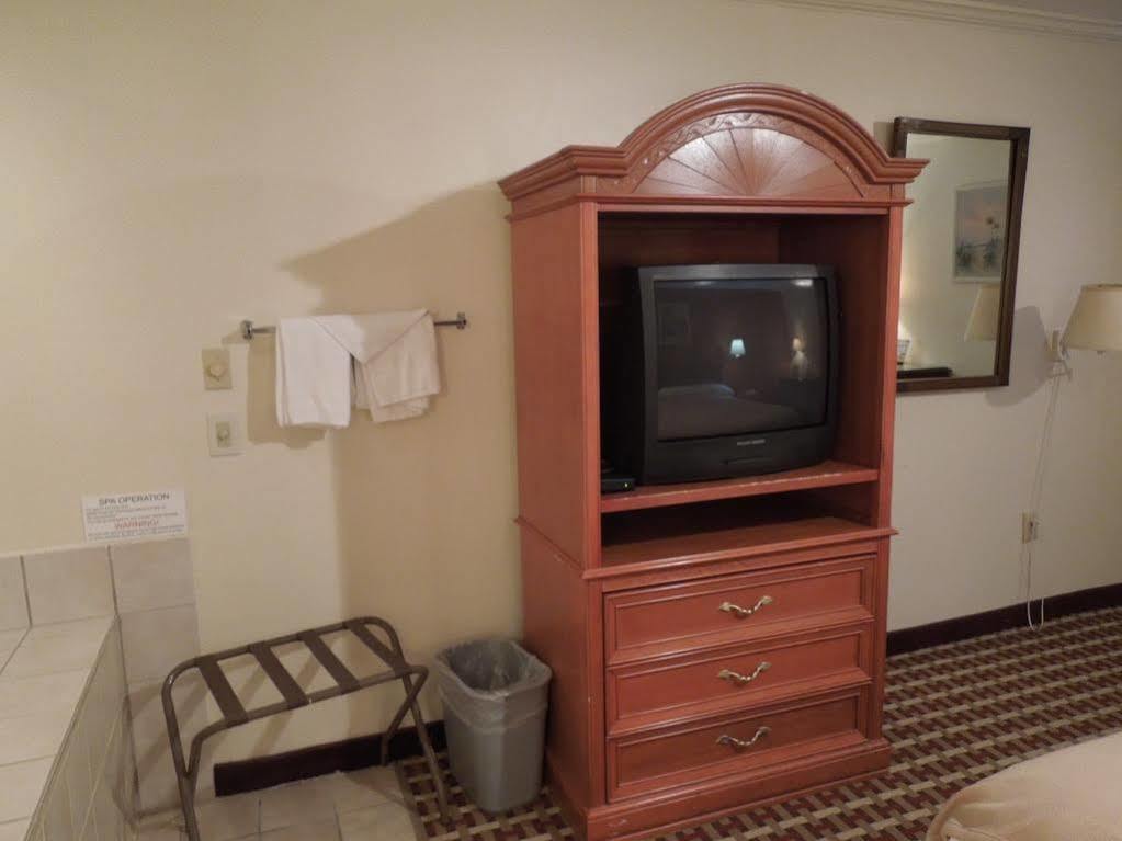 Howard Johnson Florence/ Cincinnati Area Extérieur photo