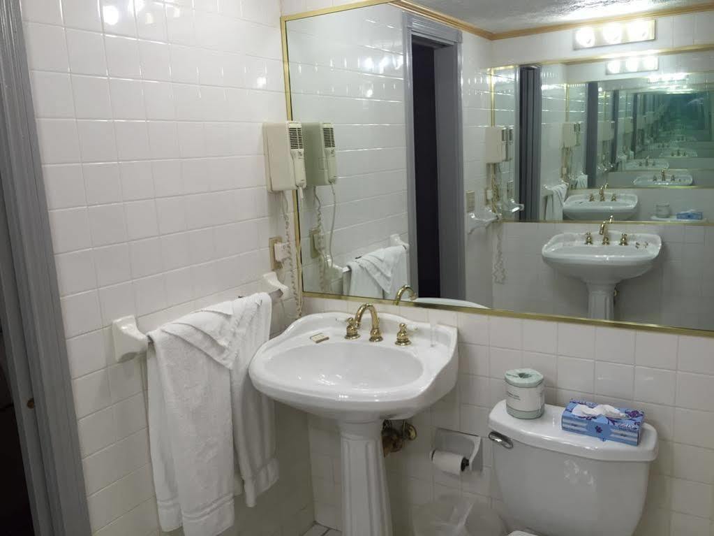 Howard Johnson Florence/ Cincinnati Area Extérieur photo