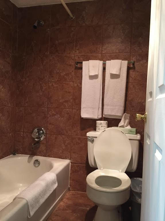 Howard Johnson Florence/ Cincinnati Area Extérieur photo